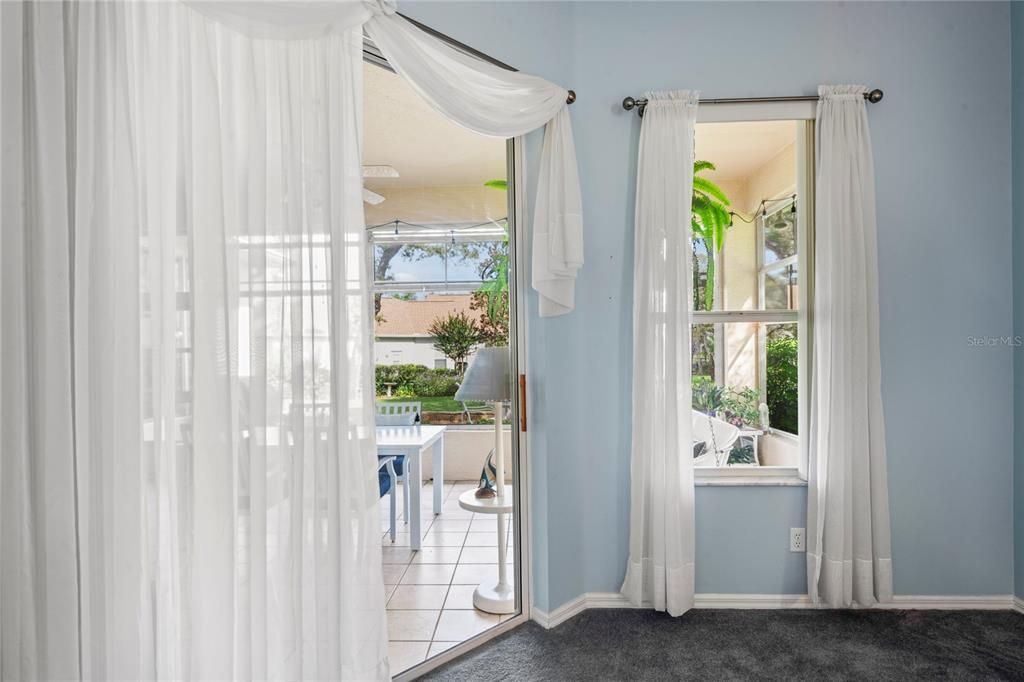 Под контрактом: $440,000 (4 спален, 3 ванн, 2468 Квадратных фут)