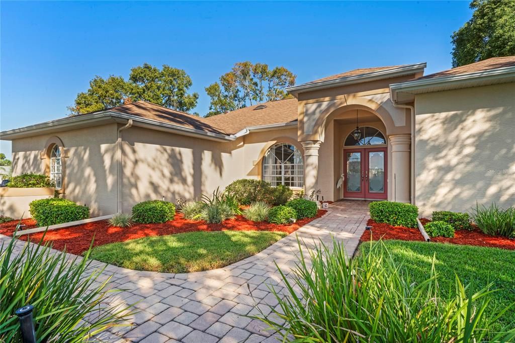 Под контрактом: $440,000 (4 спален, 3 ванн, 2468 Квадратных фут)