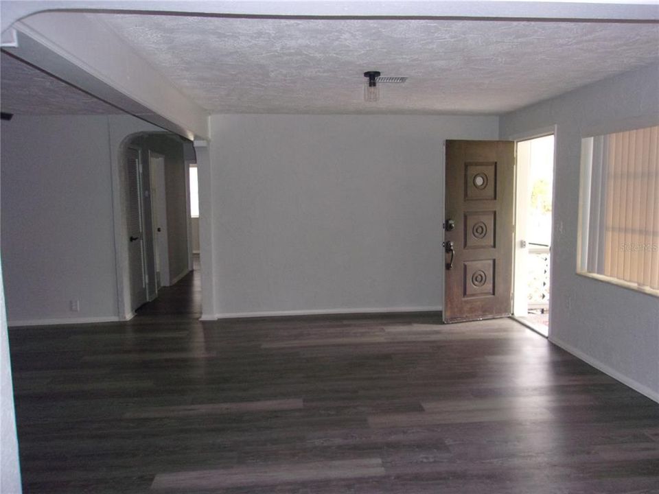 For Rent: $2,000 (2 beds, 1 baths, 1464 Square Feet)