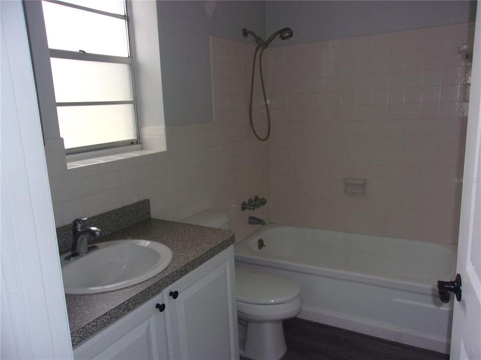 For Rent: $2,000 (2 beds, 1 baths, 1464 Square Feet)