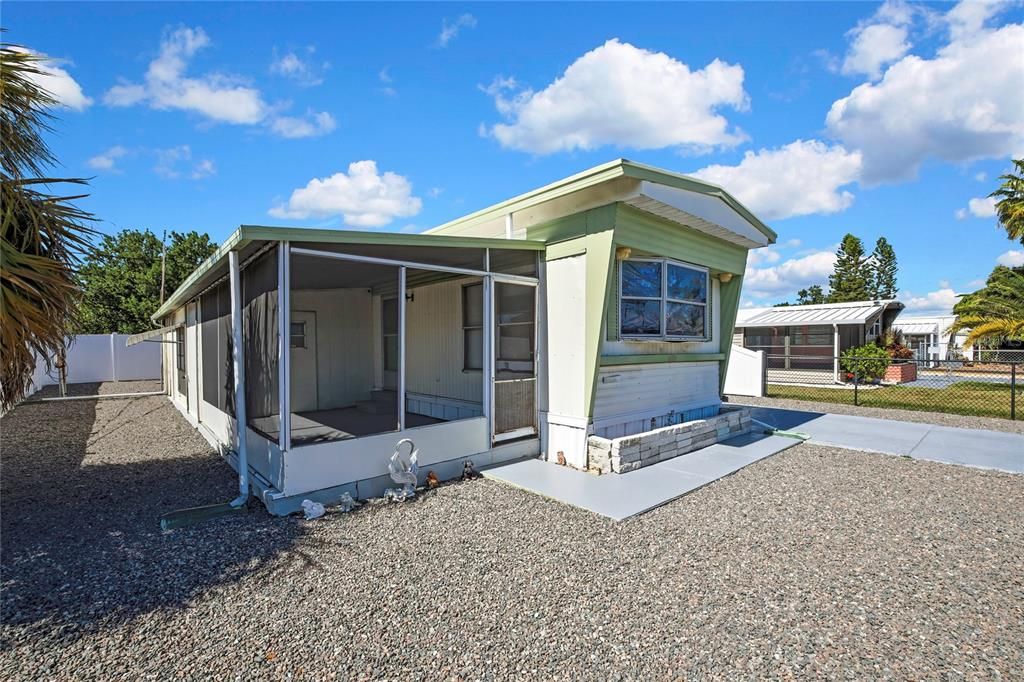 Под контрактом: $79,900 (2 спален, 1 ванн, 920 Квадратных фут)