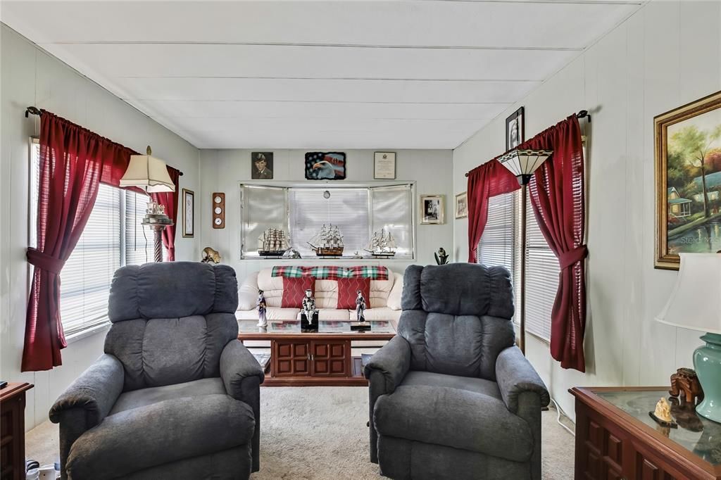 Под контрактом: $79,900 (2 спален, 1 ванн, 920 Квадратных фут)