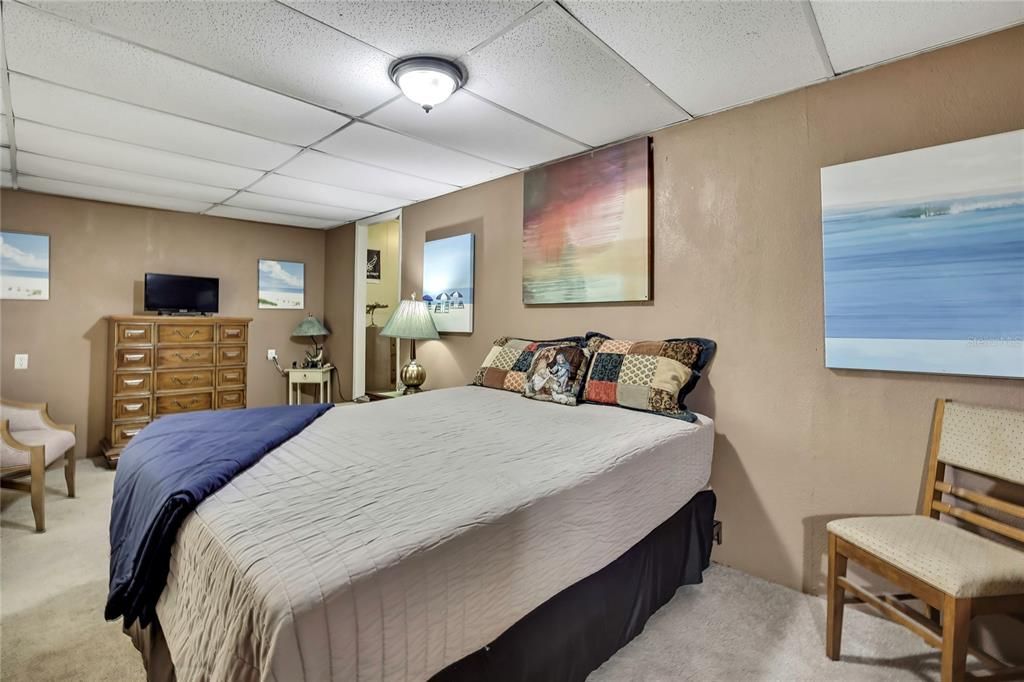 Под контрактом: $79,900 (2 спален, 1 ванн, 920 Квадратных фут)