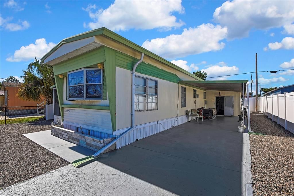 Под контрактом: $79,900 (2 спален, 1 ванн, 920 Квадратных фут)