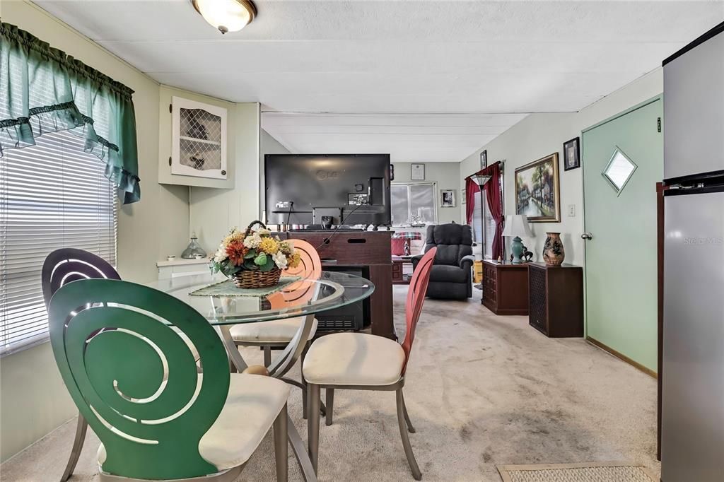 Под контрактом: $79,900 (2 спален, 1 ванн, 920 Квадратных фут)