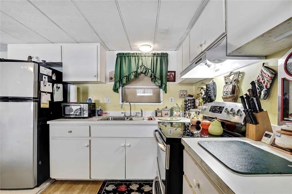 Под контрактом: $79,900 (2 спален, 1 ванн, 920 Квадратных фут)