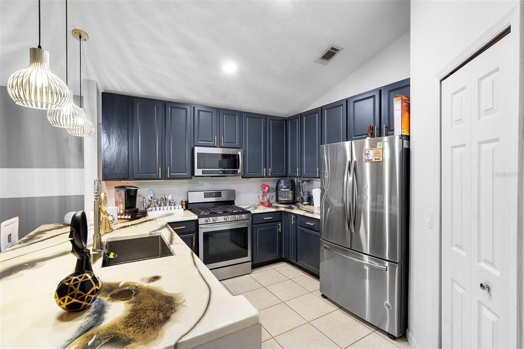 待售: $325,000 (3 贝兹, 2 浴室, 1213 平方英尺)