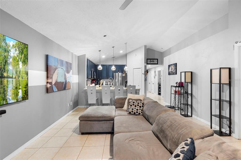 待售: $325,000 (3 贝兹, 2 浴室, 1213 平方英尺)