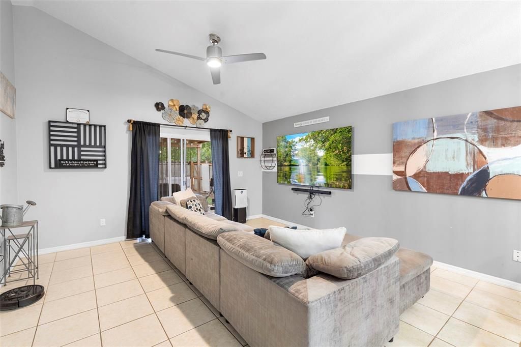 待售: $325,000 (3 贝兹, 2 浴室, 1213 平方英尺)