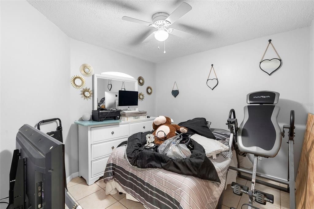 待售: $325,000 (3 贝兹, 2 浴室, 1213 平方英尺)