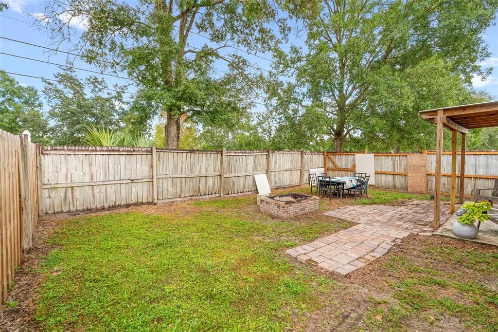 待售: $325,000 (3 贝兹, 2 浴室, 1213 平方英尺)