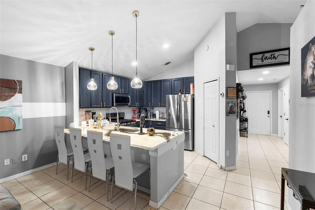 待售: $325,000 (3 贝兹, 2 浴室, 1213 平方英尺)