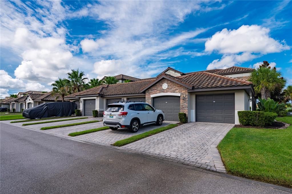 For Sale: $425,000 (2 beds, 2 baths, 1330 Square Feet)