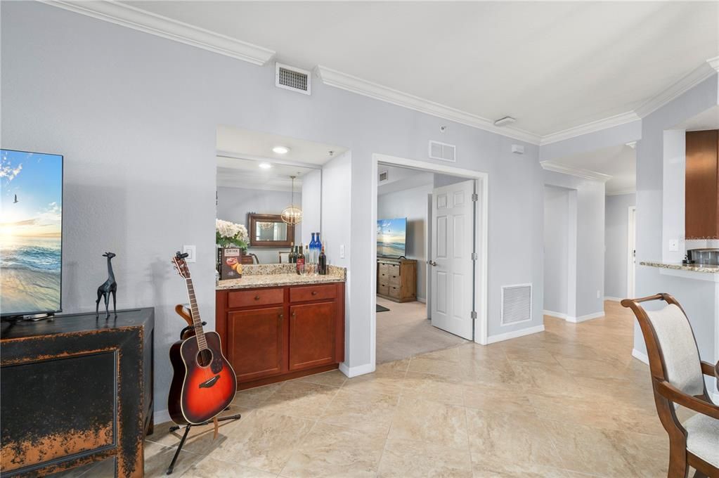 For Sale: $425,000 (2 beds, 2 baths, 1330 Square Feet)