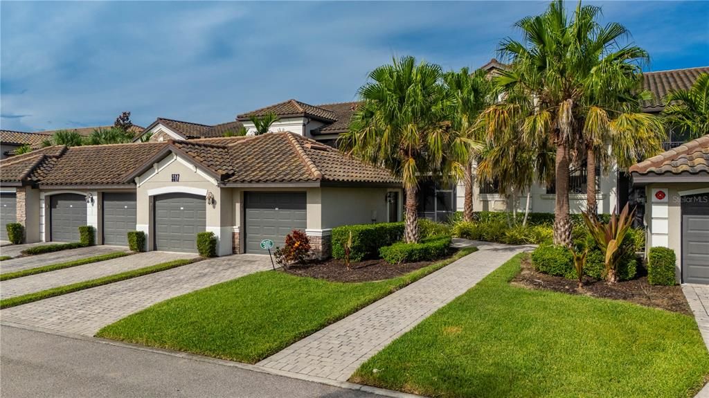 For Sale: $425,000 (2 beds, 2 baths, 1330 Square Feet)