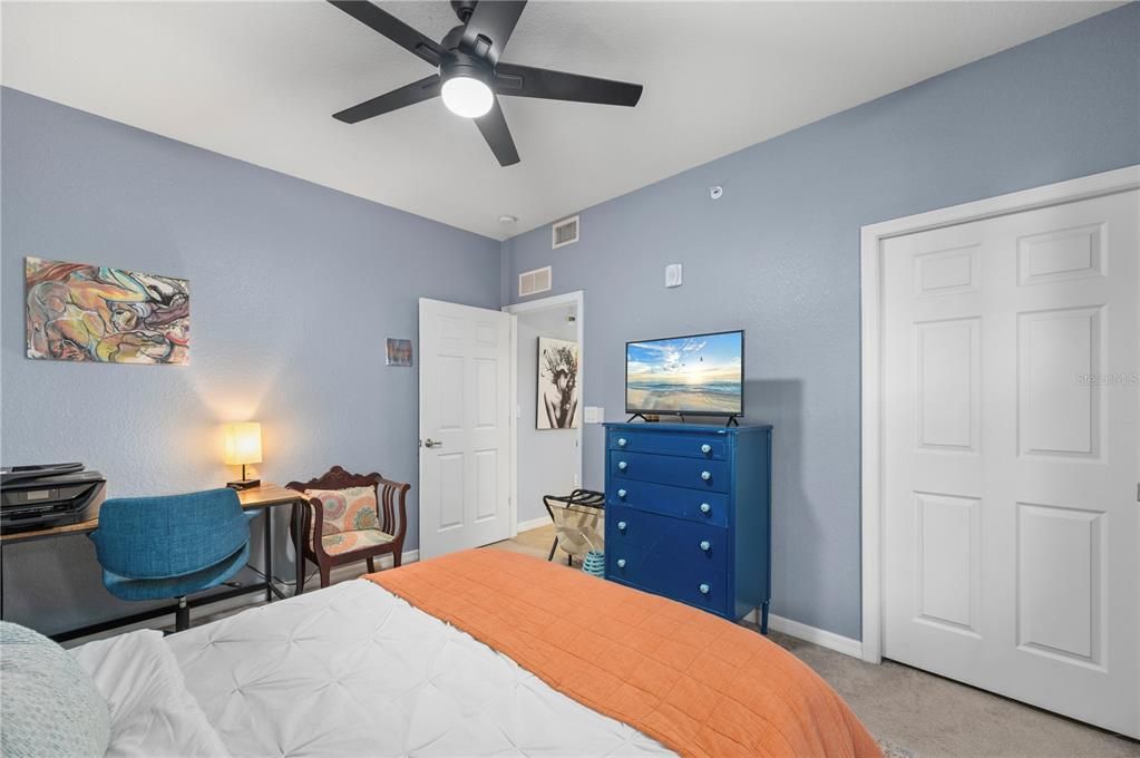 For Sale: $425,000 (2 beds, 2 baths, 1330 Square Feet)