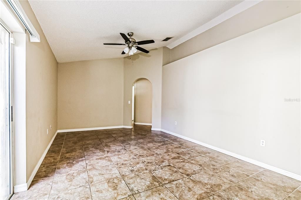 For Rent: $1,895 (4 beds, 2 baths, 1730 Square Feet)