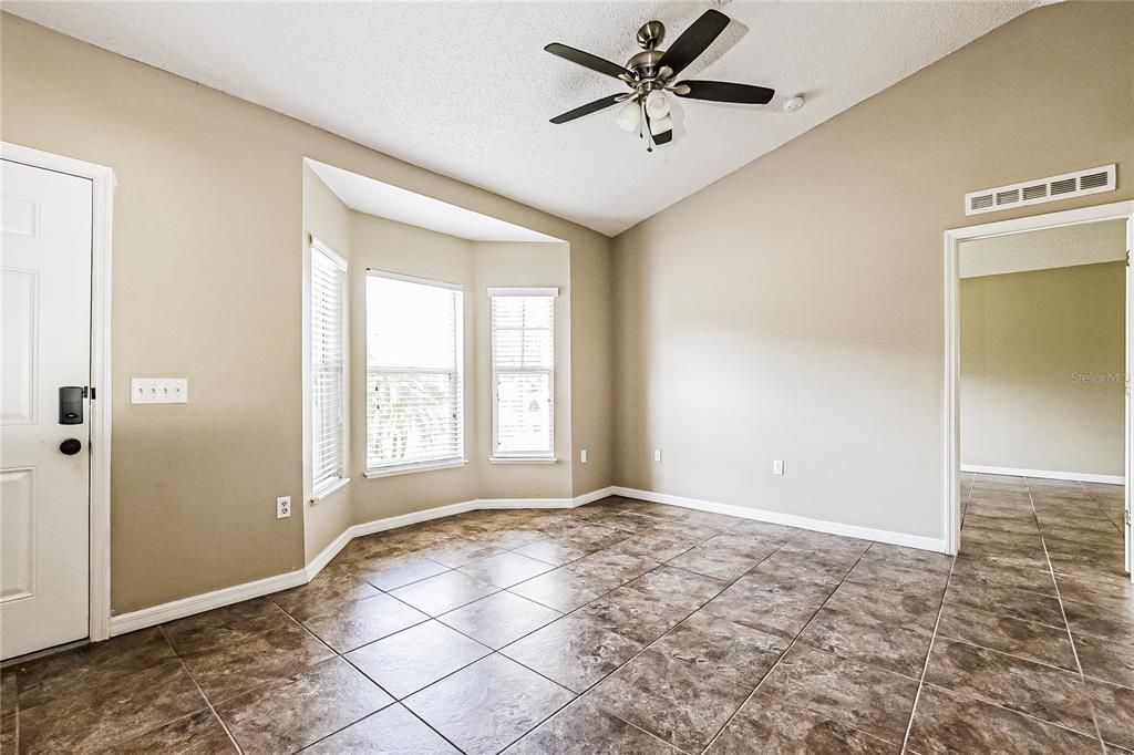 For Rent: $1,895 (4 beds, 2 baths, 1730 Square Feet)