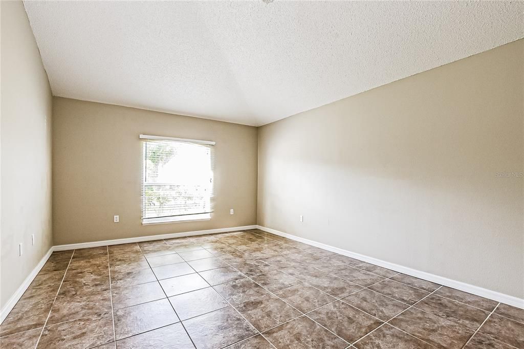 For Rent: $1,895 (4 beds, 2 baths, 1730 Square Feet)