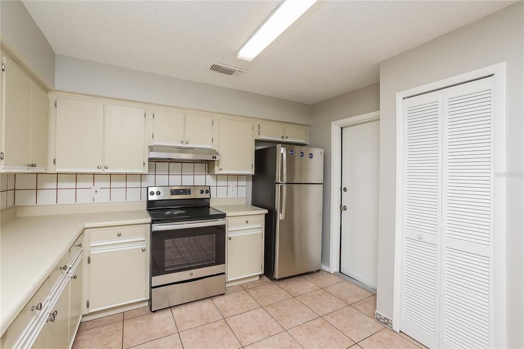 For Rent: $2,270 (3 beds, 2 baths, 1371 Square Feet)