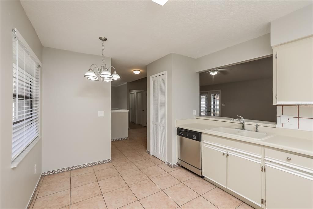 For Rent: $2,270 (3 beds, 2 baths, 1371 Square Feet)
