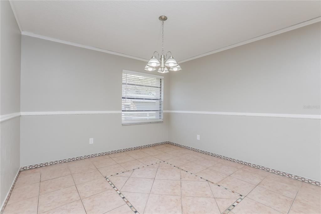 For Rent: $2,270 (3 beds, 2 baths, 1371 Square Feet)