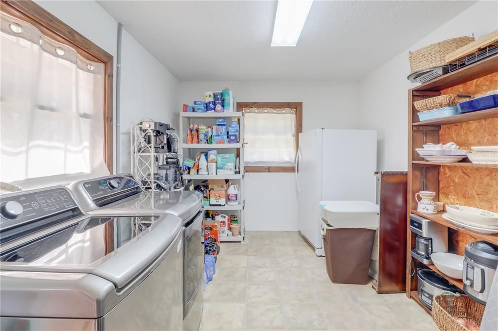 For Sale: $640,000 (3 beds, 2 baths, 1832 Square Feet)