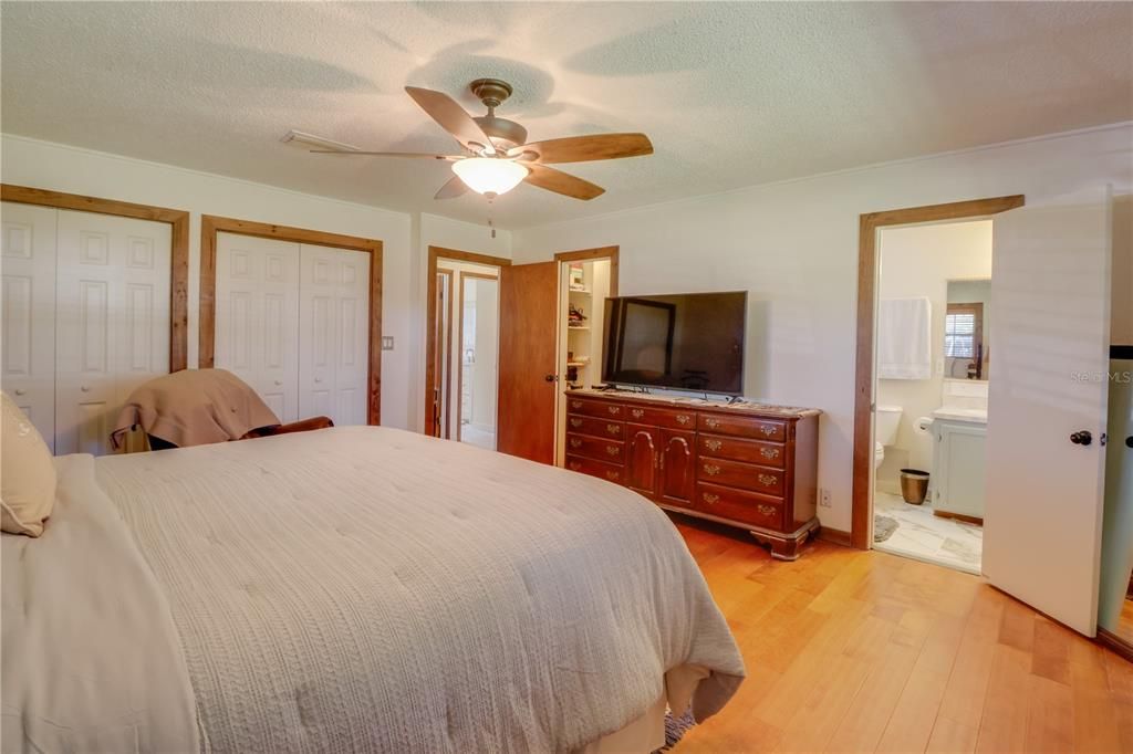 For Sale: $640,000 (3 beds, 2 baths, 1832 Square Feet)