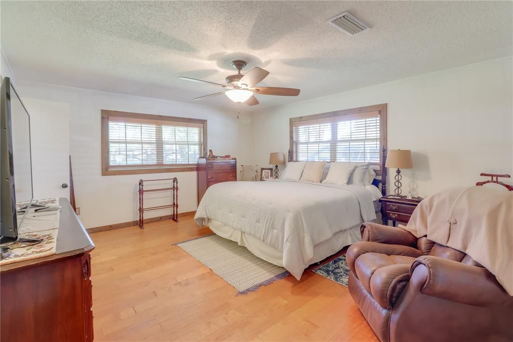 For Sale: $640,000 (3 beds, 2 baths, 1832 Square Feet)