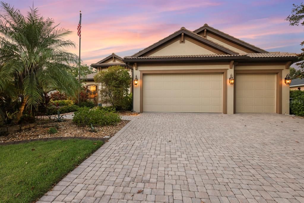 For Sale: $829,000 (4 beds, 4 baths, 3205 Square Feet)