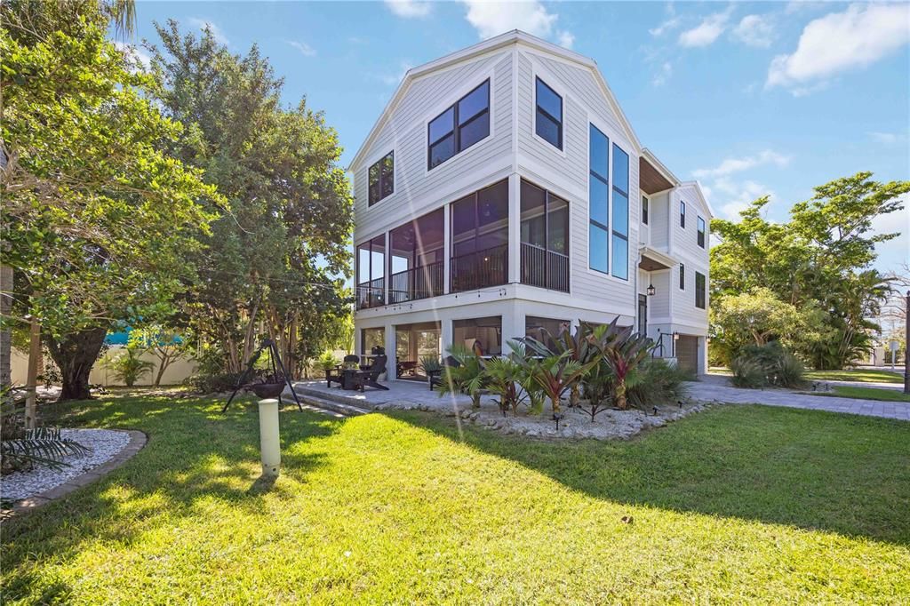 For Sale: $2,499,900 (4 beds, 3 baths, 2886 Square Feet)