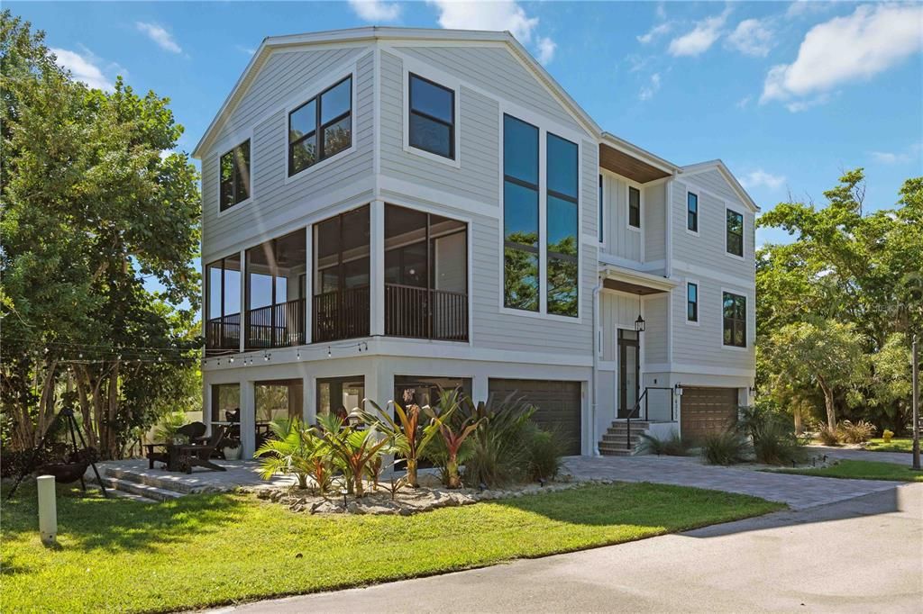 For Sale: $2,499,900 (4 beds, 3 baths, 2886 Square Feet)