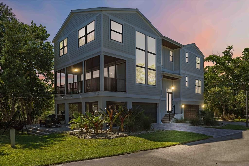 For Sale: $2,499,900 (4 beds, 3 baths, 2886 Square Feet)