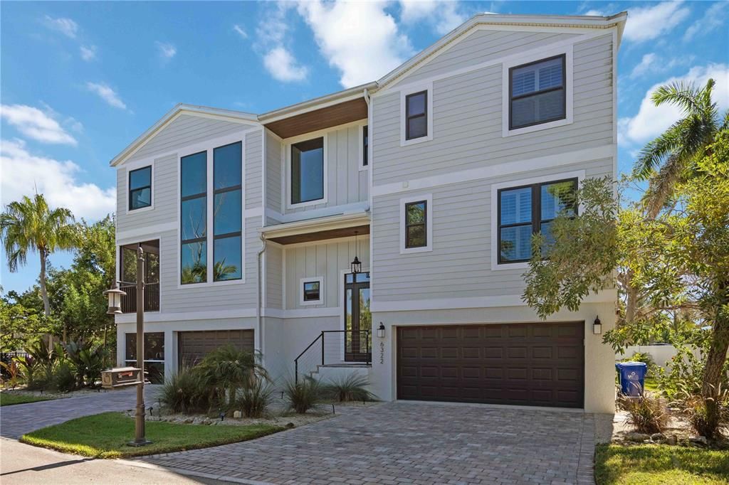 For Sale: $2,499,900 (4 beds, 3 baths, 2886 Square Feet)