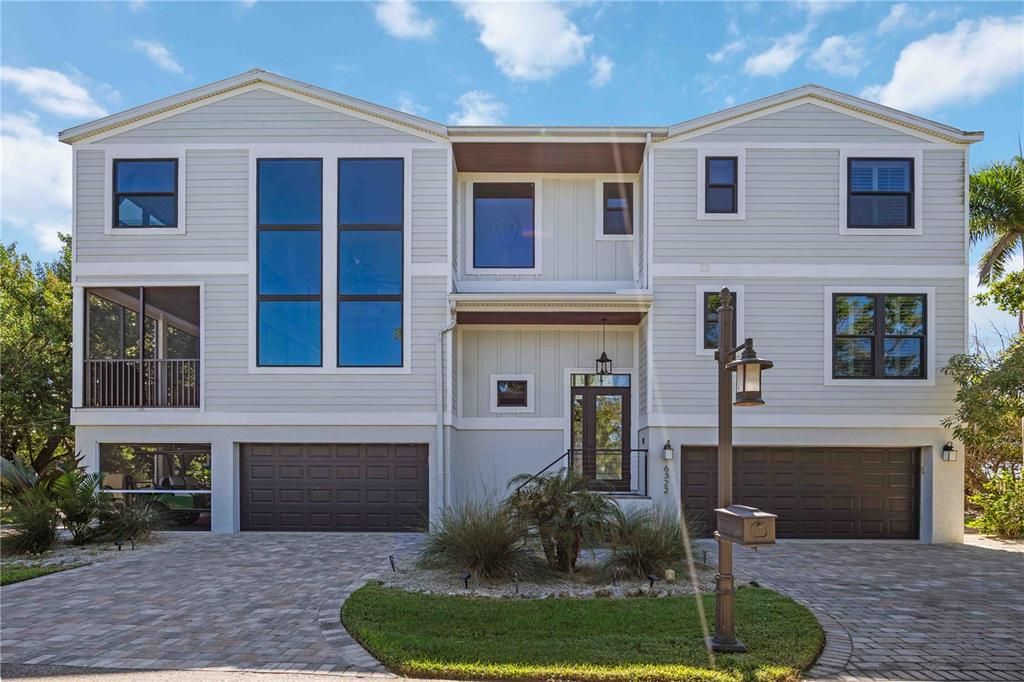 For Sale: $2,499,900 (4 beds, 3 baths, 2886 Square Feet)