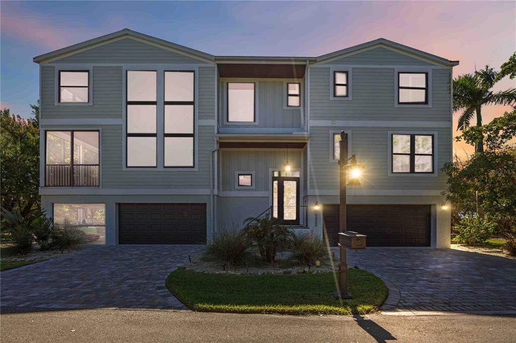 For Sale: $2,499,900 (4 beds, 3 baths, 2886 Square Feet)