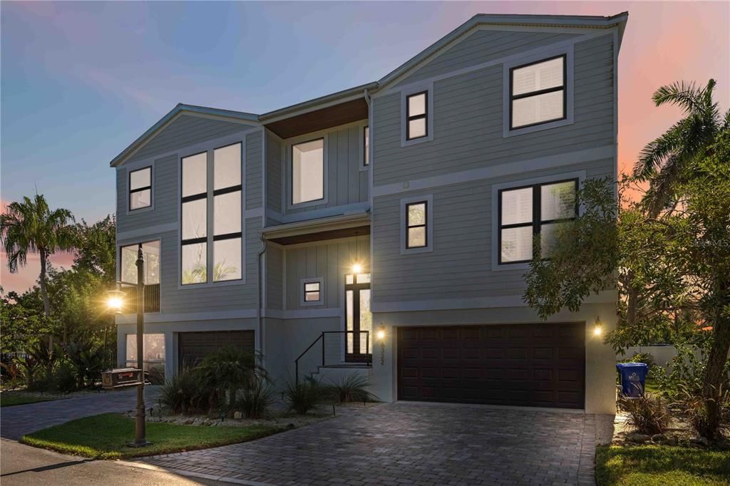 For Sale: $2,499,900 (4 beds, 3 baths, 2886 Square Feet)