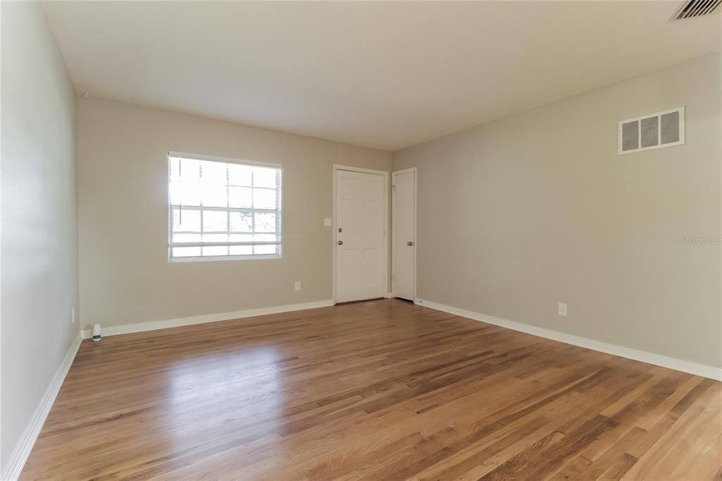 For Rent: $2,455 (4 beds, 2 baths, 2438 Square Feet)