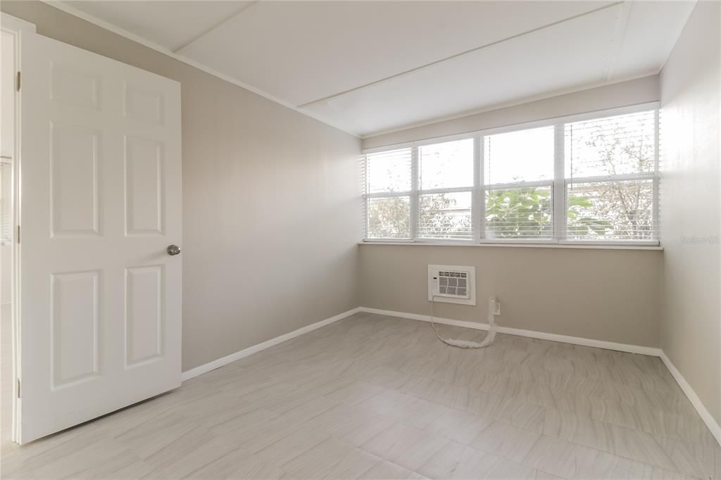 For Rent: $2,455 (4 beds, 2 baths, 2438 Square Feet)