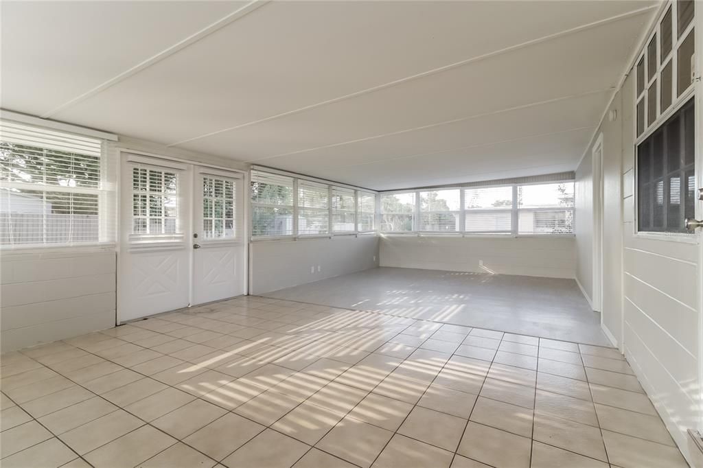 For Rent: $2,455 (4 beds, 2 baths, 2438 Square Feet)