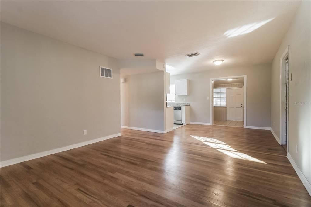 For Rent: $2,455 (4 beds, 2 baths, 2438 Square Feet)
