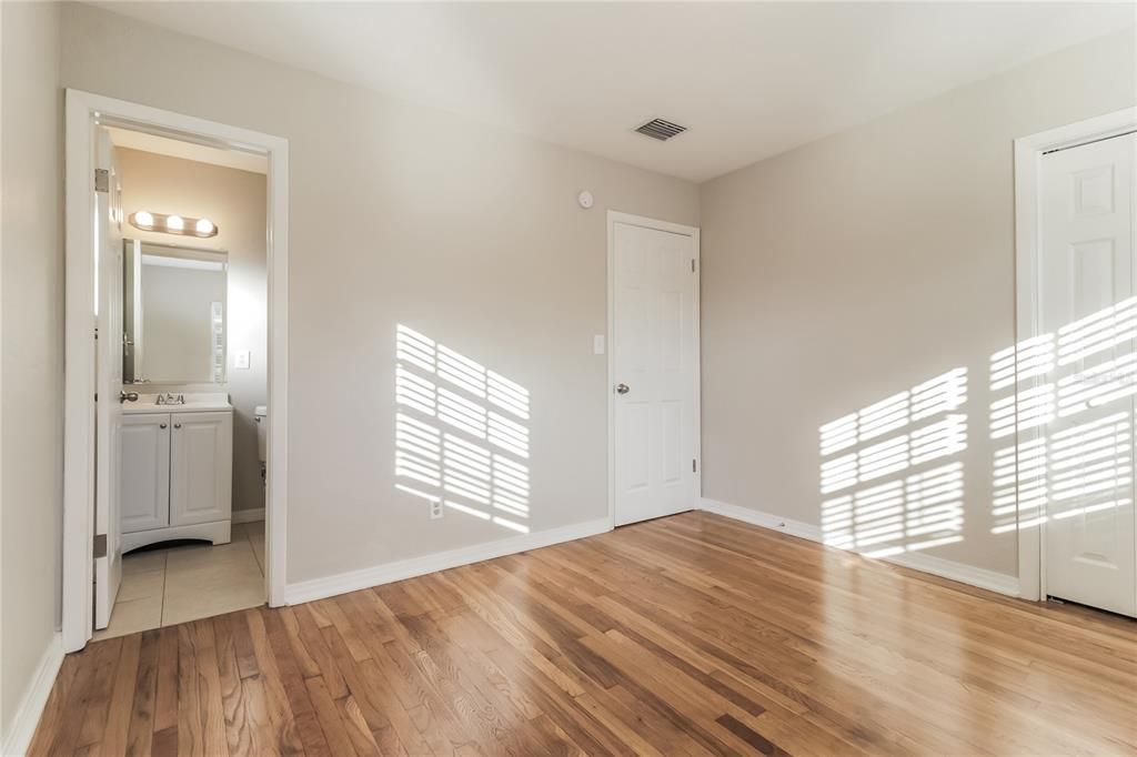 For Rent: $2,455 (4 beds, 2 baths, 2438 Square Feet)