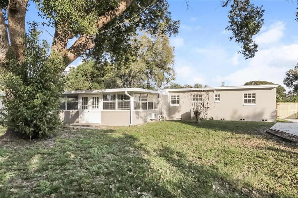 For Rent: $2,455 (4 beds, 2 baths, 2438 Square Feet)