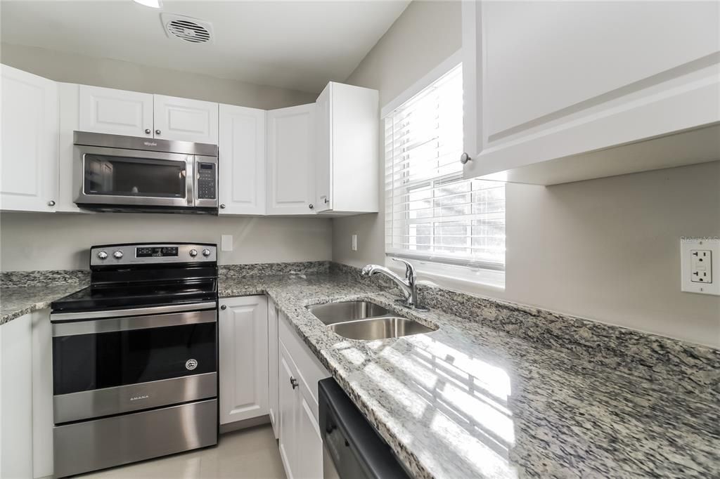 For Rent: $2,455 (4 beds, 2 baths, 2438 Square Feet)