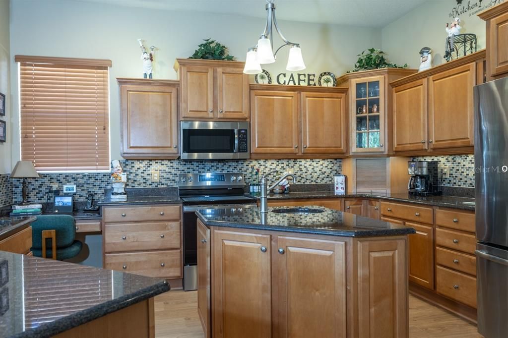 For Sale: $715,000 (3 beds, 3 baths, 2772 Square Feet)