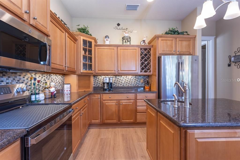 For Sale: $715,000 (3 beds, 3 baths, 2772 Square Feet)