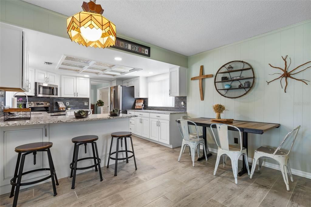 En Venta: $689,900 (3 camas, 2 baños, 2347 Pies cuadrados)