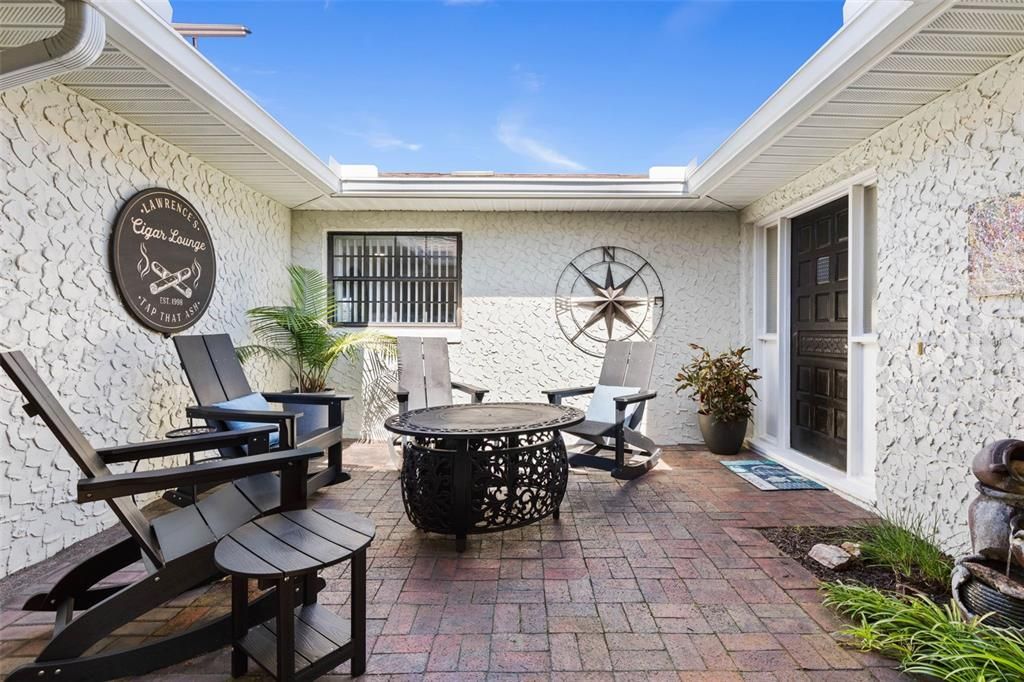 En Venta: $689,900 (3 camas, 2 baños, 2347 Pies cuadrados)