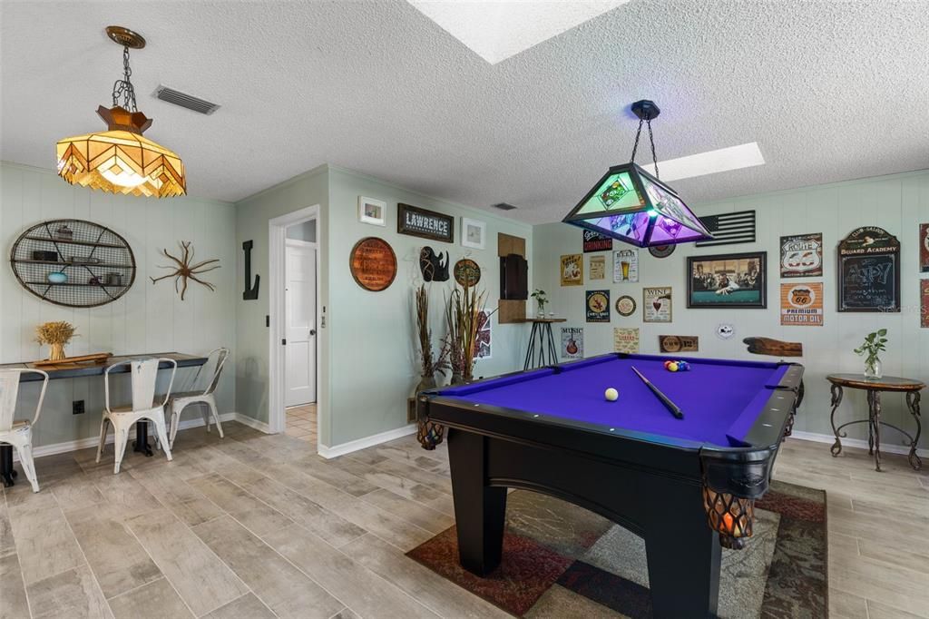 En Venta: $689,900 (3 camas, 2 baños, 2347 Pies cuadrados)