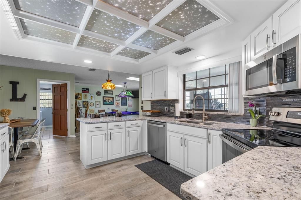 En Venta: $689,900 (3 camas, 2 baños, 2347 Pies cuadrados)